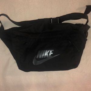 NIKE Large Hip Pack